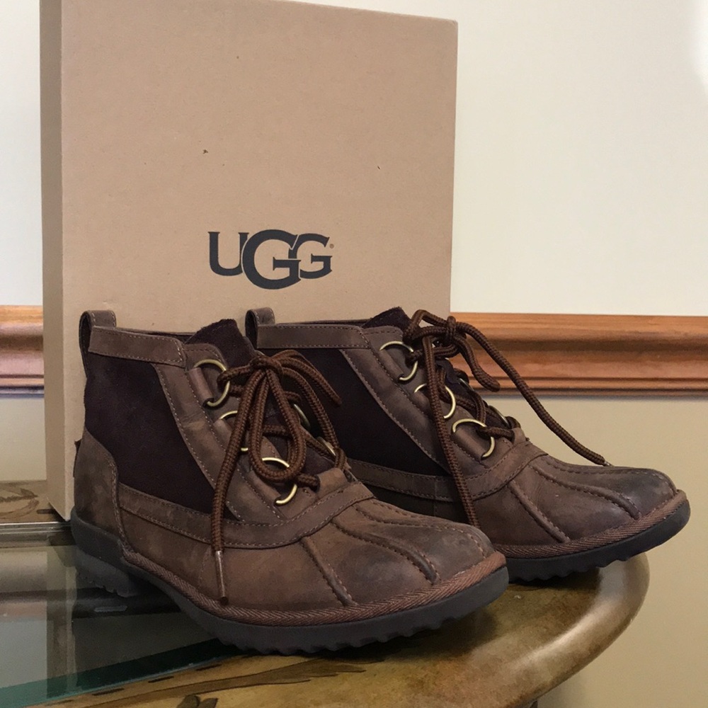 Ugg Heather Boot size 6